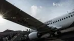 Pesawat Garuda di Bandara Adi Sucipto harus menunda penerbangan beberapa jam akibat adanya kerusakan. 