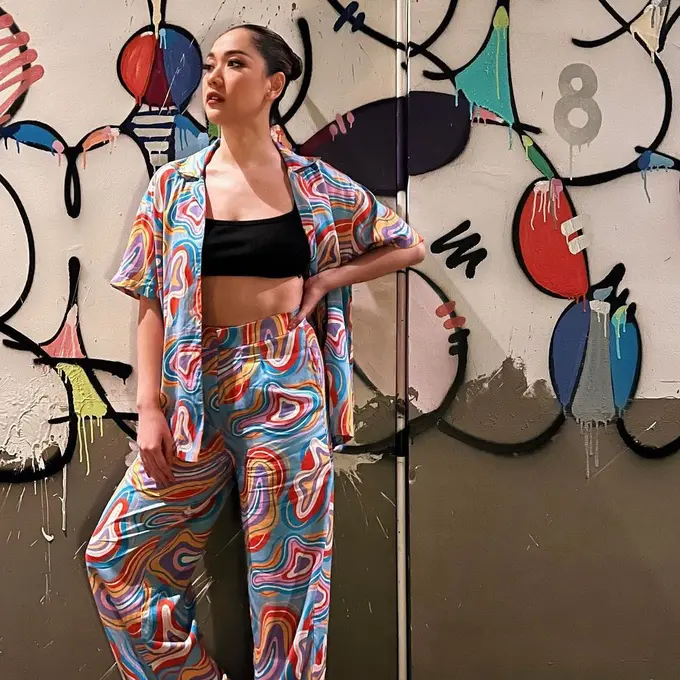 Digosipkan Berbadan Dua, Ini 6 Potret Bunga Citra Lestari Pamer Perut Rata