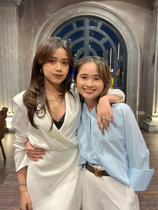 Jadi persahabatan artis yang diidolakan warganet, sukses selalu untuk Brisia Jodie dan Gritte Agatha! (FOTO: instagram.com/brisiajodie96/)