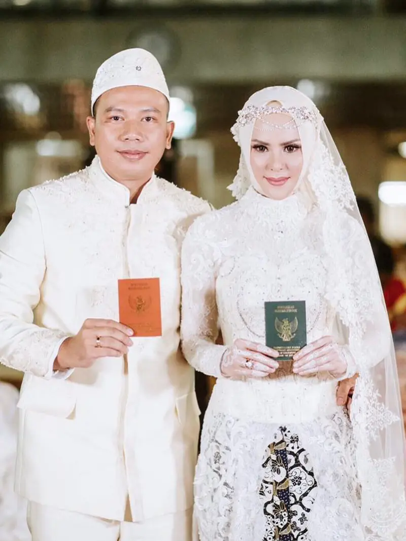 [Bintang] Vicky Prasetyo dan Angel Lelga