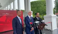 Chief Executive Officer (CEO) Apple Tim Cook tiba di Istana Kepresidenan Jakarta. Cook datang untuk bertemu dengan Presiden Jokowi. (Liputan6.com/Lizsa Egeham)