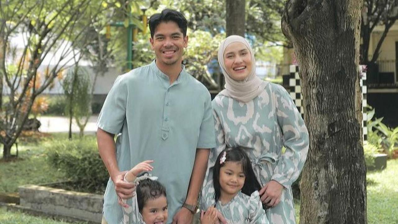 15 Rekomendasi Baju Lebaran Couple 2024, Tampil Trendy dan Kompak
