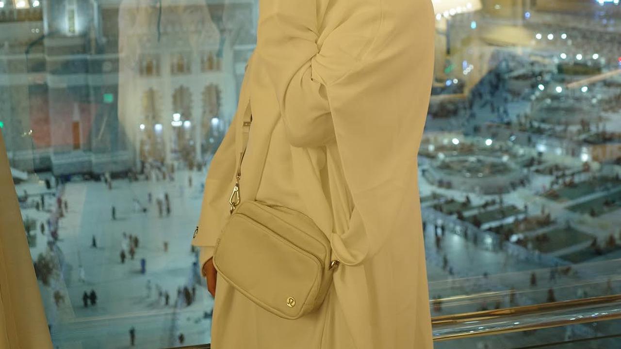 Potret Cantik Margin Wieheerm Jalani Ibadah Umrah Sendiri Tanpa Ali Syakieb, Tetap Terlihat Bahagia
