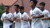 Banyak Pilar Absen Latihan, Persib Libatkan Pemain Junior