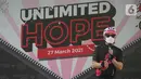 Deputy CEO Smartfren Djoko Tata Ibrahim memberi sambutan pada peluncuran jersey bersepeda Unlimited Hope hasil kokreasi Smartfren, Show The Monster dan Common Spot di Jakarta, Sabtu (27/3/2021). Jersey tersebut akan dijual melalui official store Common Spot online maupun offline. (Liputan6.com/Pool)