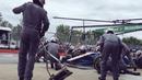 Pebalap Manor Racing asal Indonesia, Rio Haryanto, saat melakukan pit stop F1 GP Kanada di Sirkuit Gilles Villeneuve, Kanada, Senin (13/6/2016) dini hari WIB. (Bola.com/Twitter/Manorracing)