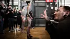 Dua model yang tubuhnya penuh tato berpose saat acara Konvensi Tattoo Paris (Mondial du Tatouage) di Grand Halle de la Villette di Paris (8/3). Acara ini telah berlangsung dari tanggal 9-11 April 2018. (AFP/Philippe Lopez)