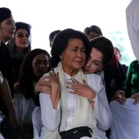 Frans Tumbuan dimakamkan di TPU Tanah Kusir