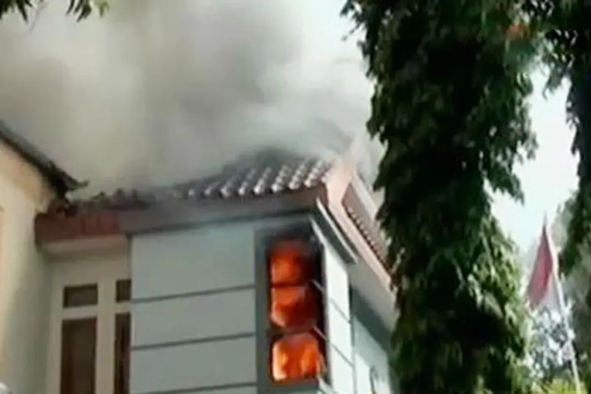 Kantor DPRD Gowa Dibakar