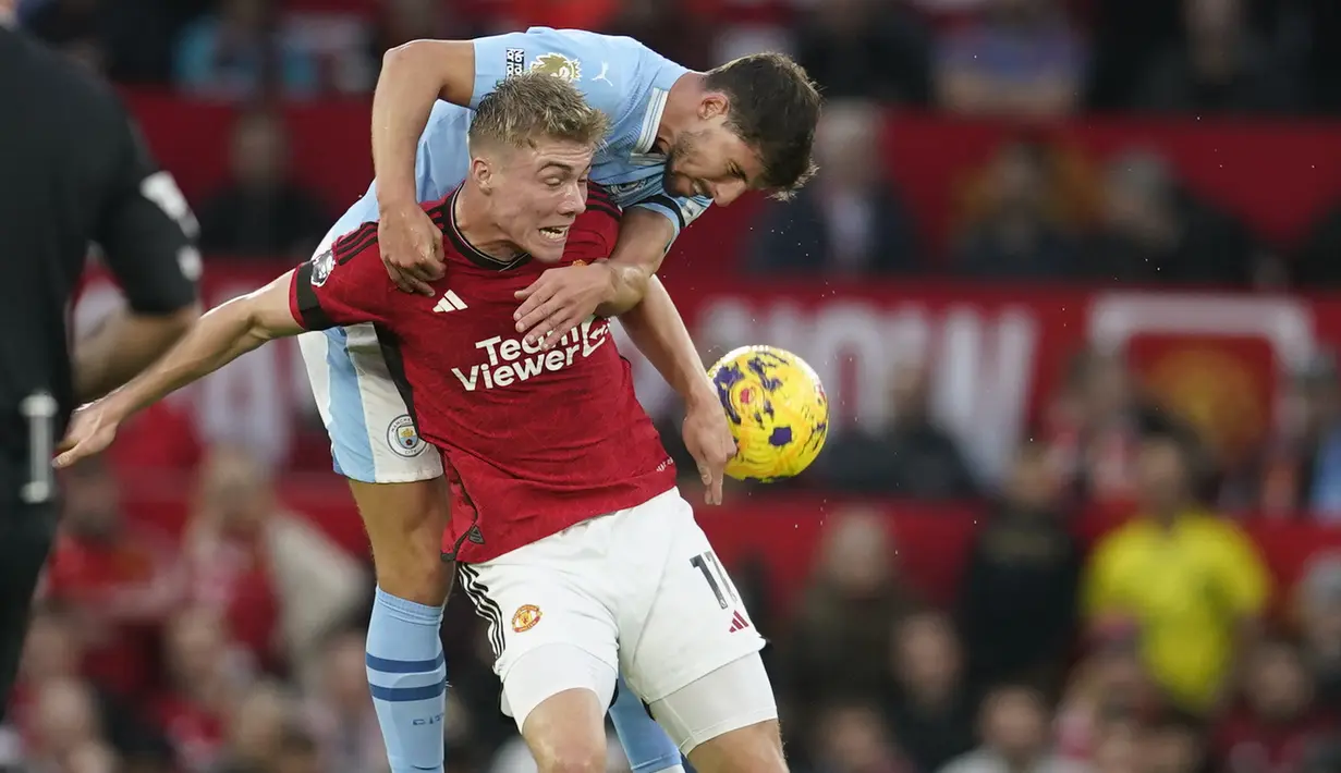 Sedangkan MU kini berada di urutan delapan dengan baru mengumpulkan 15 poin. (AP Photo/Dave Thompson)