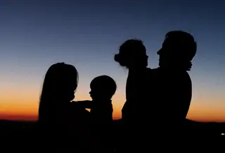 Pengelolaan keuangan yang baik akan menciptakan keluarga harmonis. (unsplash.com/@jochenvw)