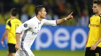 Bintang Real Madrid Cristiano Ronaldo merayakan golnya ke gawang Borussia Dortmund pada matcday kedua Grup F Liga Champions di Signaln Iduna Park, Rabu (28/9/2016) dinihari WIB. (AP Photo/Michael Probst)