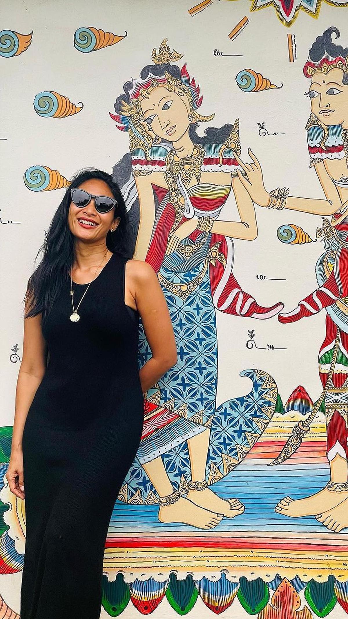 Happy Salma memilih tinggal di Bali bersama suami dan anak-anaknya.&nbsp;<br>