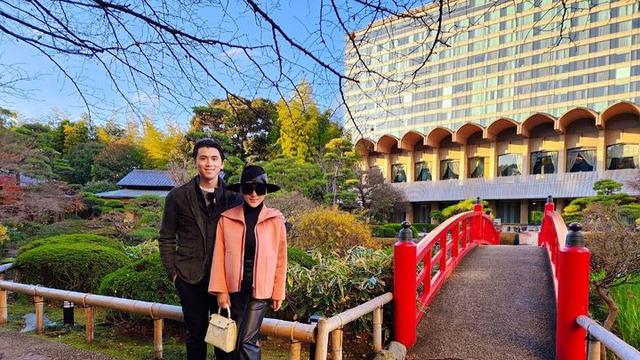 Jadi Mario Bros, 7 Potret Liburan Reino Barack dan Syahrini di Taman Bermain