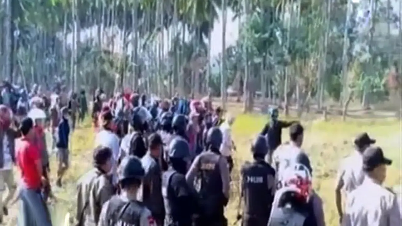 Bentrokan Antar-Desa di Sulawesi hingga Batik dengan Media Kaca