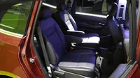 Baris kedua Wuling Confero S model captain seat. (Septian / Liputan6.com)