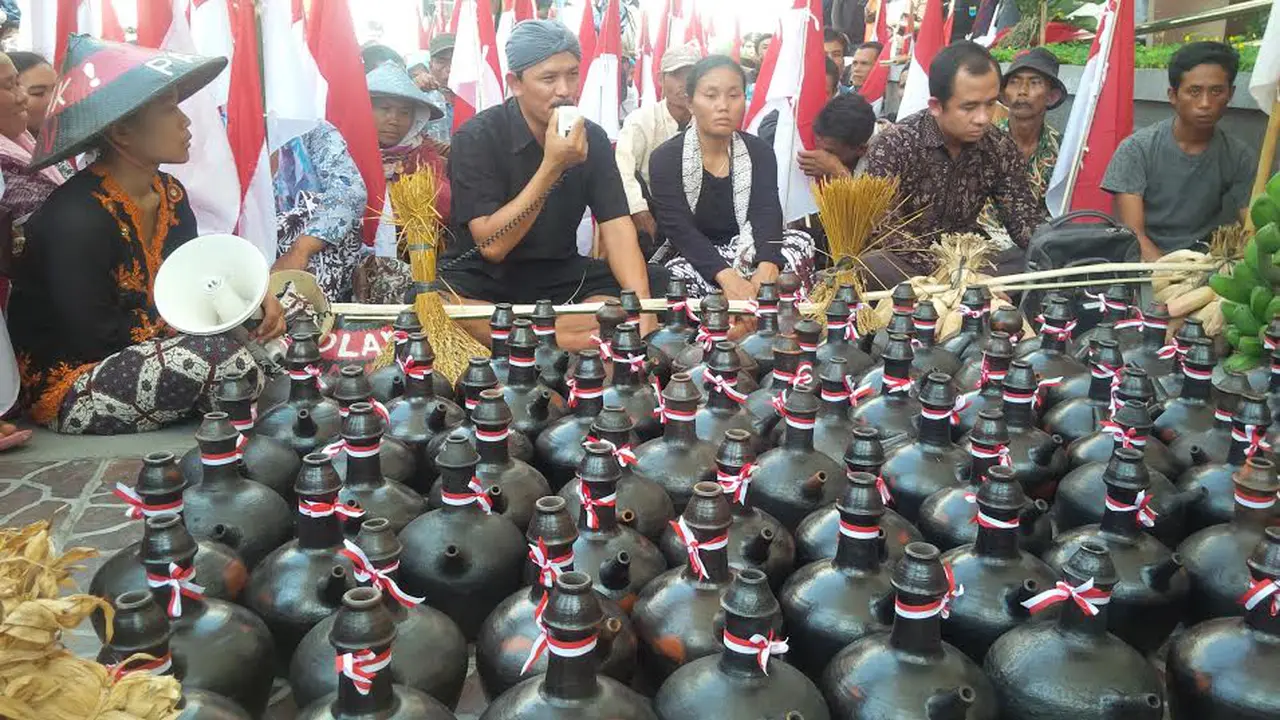 Aksi Tolak Pabrik Semen