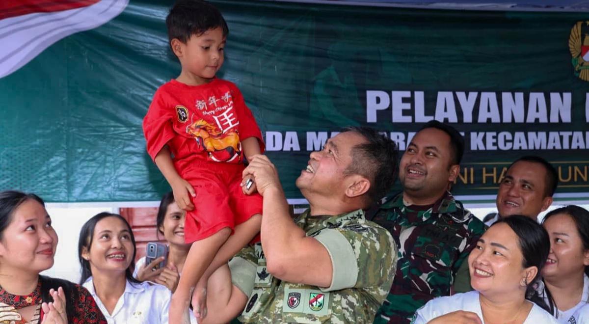 FOTO: Kasad  Maruli Resmikan Jembatan Bailey Penghubung Desa di Nias Selatan