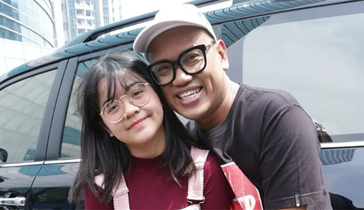 Menurut Uya, akibat kecelakaan tersebut, mobil tak lagi bisa diperbaiki lagi. "Urusan asuransi sudah kelar semua, mobilnya lost, diganti. Jadi mobilnya enggak bisa dibetulin. Total lost diganti uang," kata Uya Kuya dilansir dari YouTube Star Story. [KapanLagi.com/Agus Apriyanto]