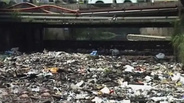 Sampah Menutupi Sungai
