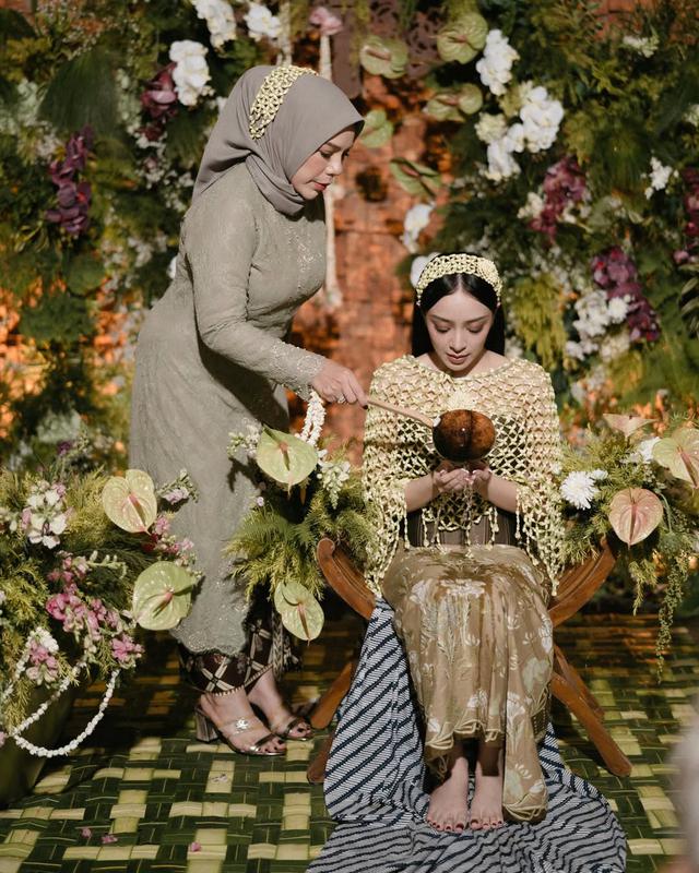 Baru diungkap usai nikah, 6 potret momen mengharukan prosesi siraman dan pengajian Amanda Zahra