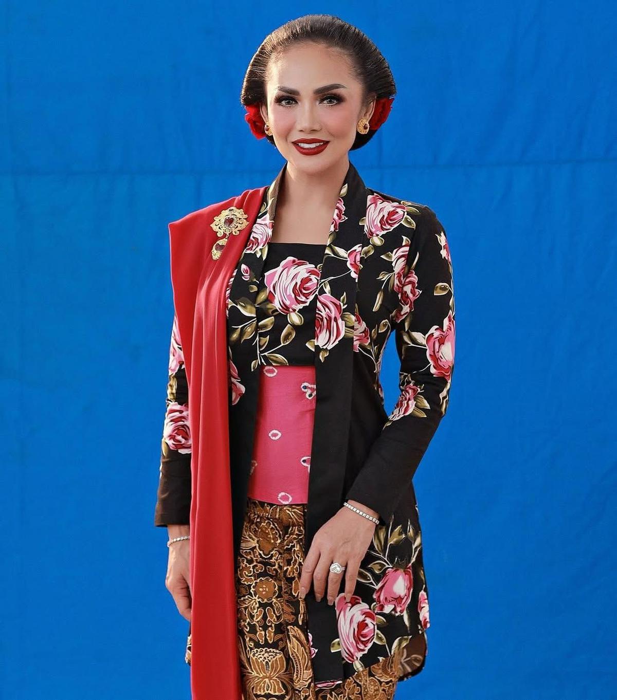 Tampil Anggun Berkebaya, Ini 8 Artis yang Lestarikan Warisan Kartini