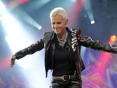 Penampilan vokalis grup band Roxette Marie Fredriksson saat konser di Berlin, Jerman, 11 Juni 2011. Marie Fredriksson meninggal dunia pada 9 Desember 2019. (Britta Pedersen/dpa/AFP)