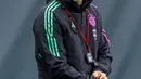 Membantu Inggris lolos kualifikasi Piala Dunia 2026, yang digelar di Amerika Serikat, Kanada, dan Meksiko, menjadi tugas utama Thomas Tuchel yang akan mulai bertugas Januari 2025 mendatang. Tampak dalam foto, Thomas Tuchel saat sesi latihan menjelang pertandingan sepak bola leg kedua semifinal Liga Champions UEFA melawan Real Madrid di tempat latihan Saebener Strasse di Munich, Jerman selatan, pada 7 Mei 2024. (ALEXANDRA BEIER/AFP)