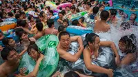 Kolam renang teramai dan terjorok di Tiongkok 
