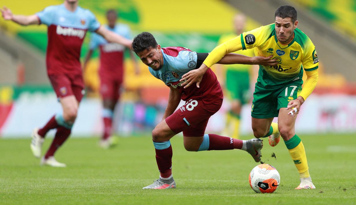 Emiliano Buendia. Kehilangan Jack Grealish, Aston Villa bergerak cepat dengan mencari pengganti. Adalah Emiliano Buendia yang direkrut dari Norwich City senilai 38,4 juta euro. Transfer ini merupakan pembelian dan penjualan termahal oleh Aston Villa dan Norwich City. (Foto: AFP/Pool/Ian Walton)