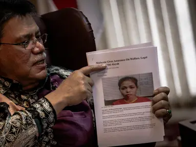 Dubes Malaysia untuk Indonesia Dato Seri Zahrain Mohamed Hashim memberikan keterangan terkait Siti Aisyah, WNI yang terjerat kasus pembunuhan kakak tiri pemimpin Korut Kim Jong-nn, Kim Jong-nam, di Jakarta, Kamis (23/2). (Liputan6.com/Faizal Fanani)