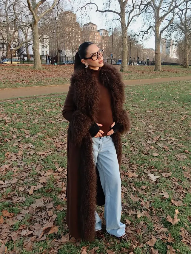 Hamil Tetap On Point, Alyssa Daguise Pamer Baby Bump dengan Coat Bulu & Perhiasan Nyaris Rp1 Miliar Saat Liburan Tahun Baru 2026 di London