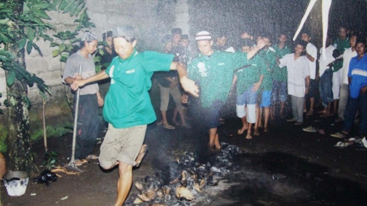 Mengintip prosesi santri di Kediri belajar ilmu kebal