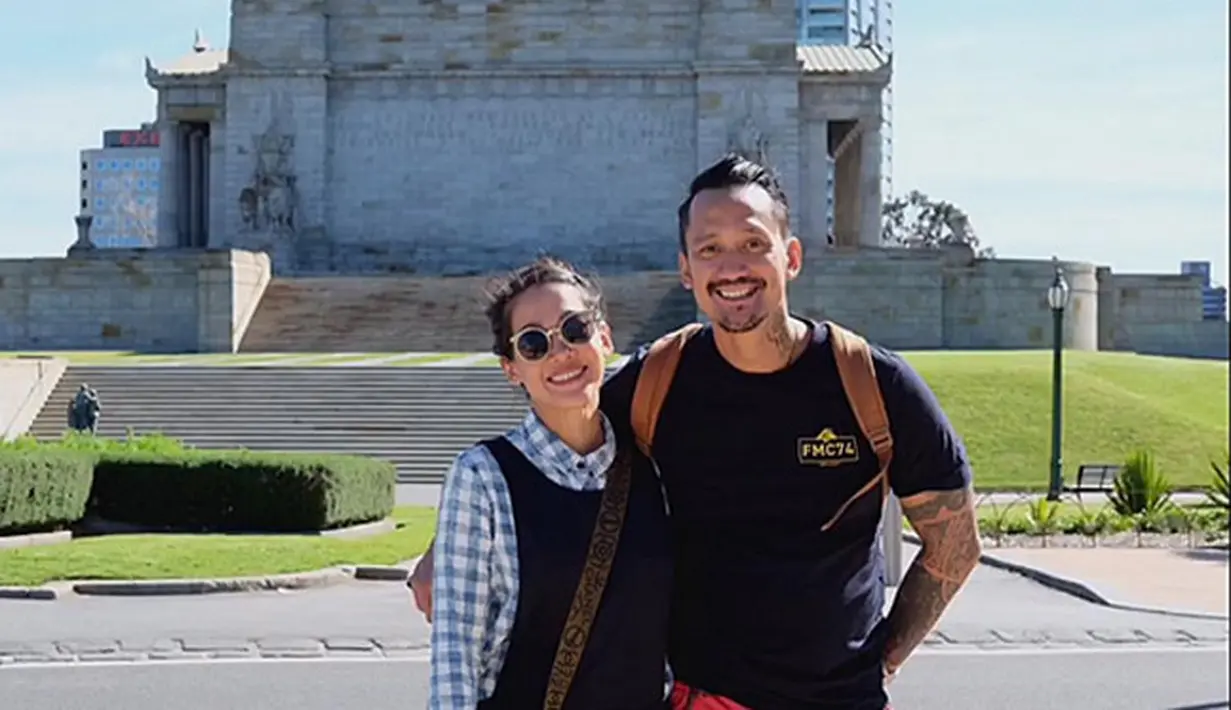 Tora Sudiro dan Mieke Amalia ditangkap dikediamannya pada Kamis (3/8/2017). Dari pengledahan di rumah pasangan selebriti tersebut,  polisi mendapatkan 30 butir obat yang diduga psikotropika. (Instagram/mieke_amalia)