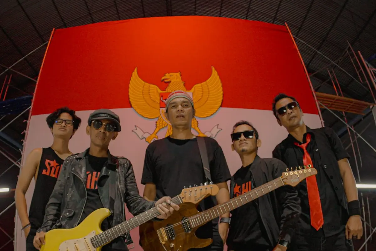Pay dan Suhu Band