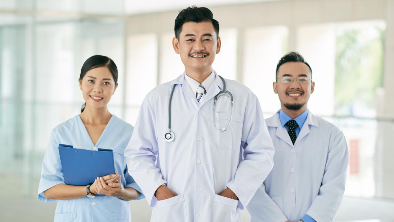 Mengenal Perbedaan Dokter Koas, Residen, Magang, dan Konsulen