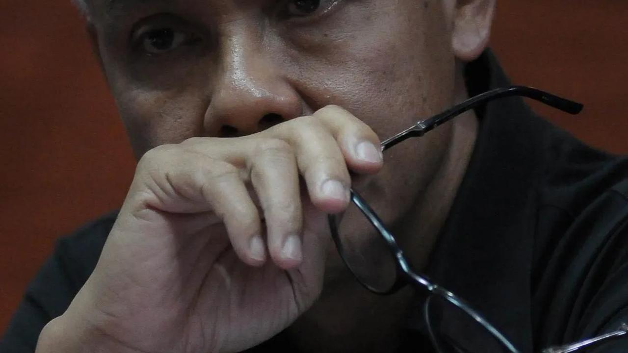 Ganjar terlihat mengenakan kemeja hitam saat berdialog dengan para anggota PWI.
