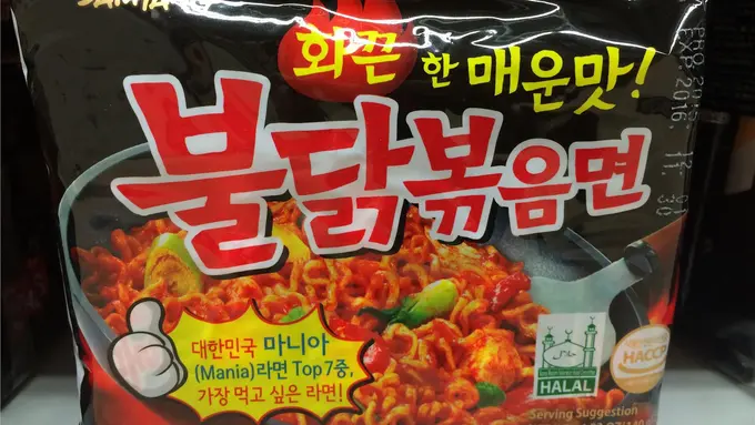 [Bintang] Tenang, Samyang yang Sering Kamu Makan Ini Halal Kok