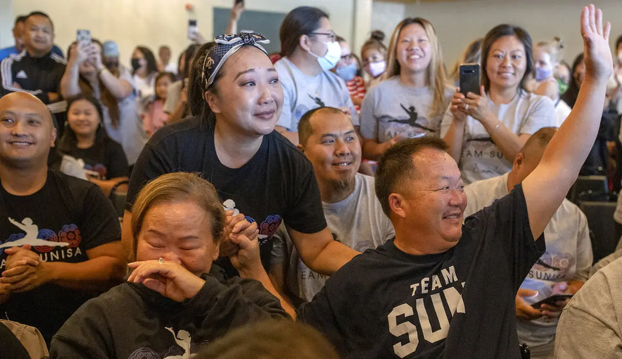Lee lahir dari orang tua yang merupakan pengungsi beretnis Hmong Laos yang datang ke Negeri Paman Sam demi mengubah nasib agar menjadi lebih baik. (Foto: AP/Elizabeth Flores)