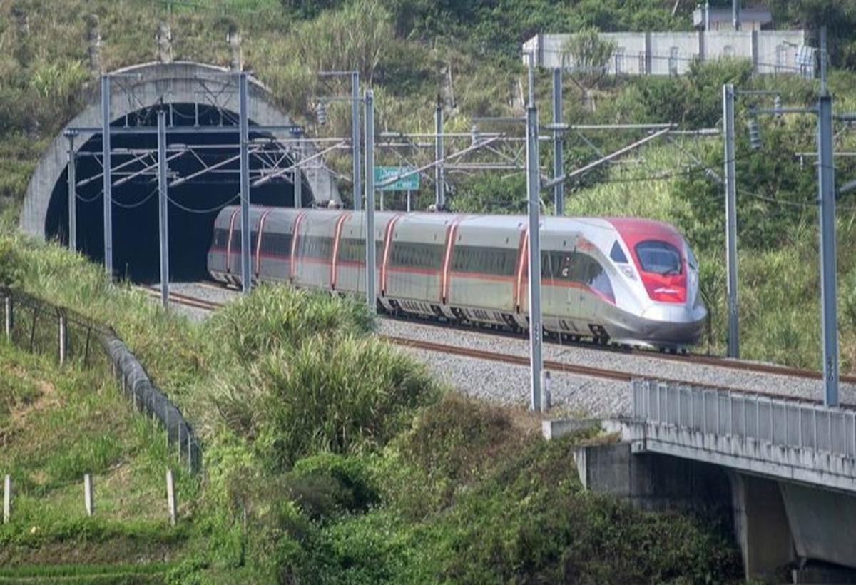 Ekonomi Sepekan: Whoosh Angkut 12 Juta Penumpang, PPN Turun, hingga Utang Kereta Cepat Dikaji