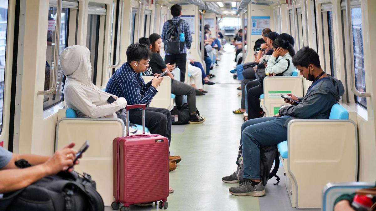 HUT ke-80 TNI: Naik Transjakarta, MRT, dan LRT Hanya Rp 80