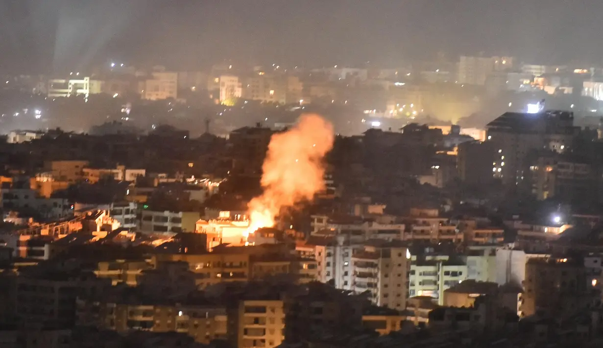 Serangan Israel tersebut dikatakan menargetkan kelompok militan Hizbullah di desa-desa yang dekat dengan perbatasan. (Fadel ITANI/AFP)