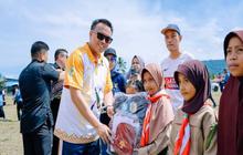 Bupati Morut Bagikan Seragam Sekolah Gratis kepada Ribuan Siswa, Wujud Komitmen Morut Cerdas