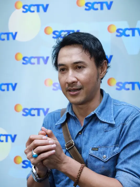 Banyak pelajaran dari sinetron ini ia dapatkan. Ia mengaku setelah membaca skripnya, ia lantas membuka hadist untuk menambahkan ceritanya. (Galih W. Satria/Bintang.com)