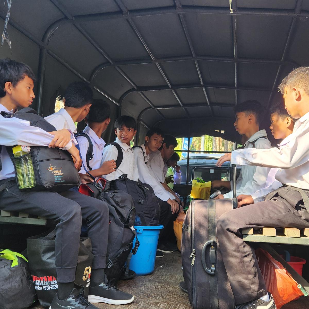 Pemerintah Kota Depok saat memberangkatkan anak mengikuti pendidikan militer ke Markas Divisi 1 Kostrad, Depok. (Liputan6.com/Dicky Agung Prihanto)
