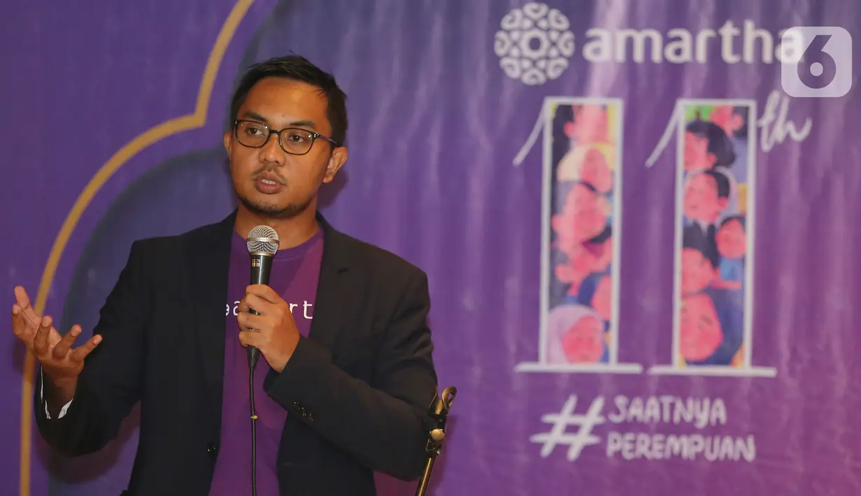 Founder & CEO Amartha, Andi Taufan Garuda Putra memberikan sambutan pada Iftar Dinner Amartha 11 Tahun di Jakarta, Senin (03/5/2021). Amartha merupakan pionir teknologi finansial peer to peer lending yang memberdayakan perempuan pengusaha ultra mikro di daerah pedesaan. (Liputan6.com)