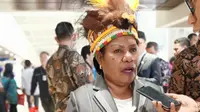 Helena B Anal, tokoh perempuan Papua, yang tergabung dalam Lembaga Perempuan Anime dan Kamoro (LPP AMOR) datang ke Gedung DPR/MPR saat proses pelantikan presiden dan wakil presiden hasil pemilu 2019.