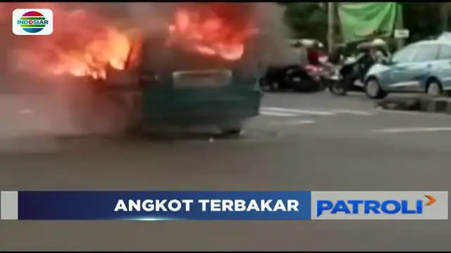 Diduga konsleting listrik, sebuah angkutan kota di Depok, Jawa Barat hangus terbakar.