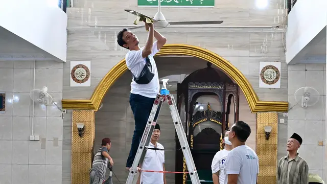 Jalankan Program Sobat Aksi Ramadan 2025, 40 Relawan Pertamina Hadir Bersihkan Masjid di Jakarta Barat
