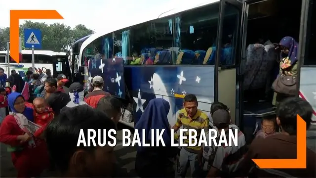 Unruk menghindari kemacetan banyak pemudik yang kembali ke Jakarta lebih awal. Mereka memnuhi terminal kampung rambutan Jakarta Timur.